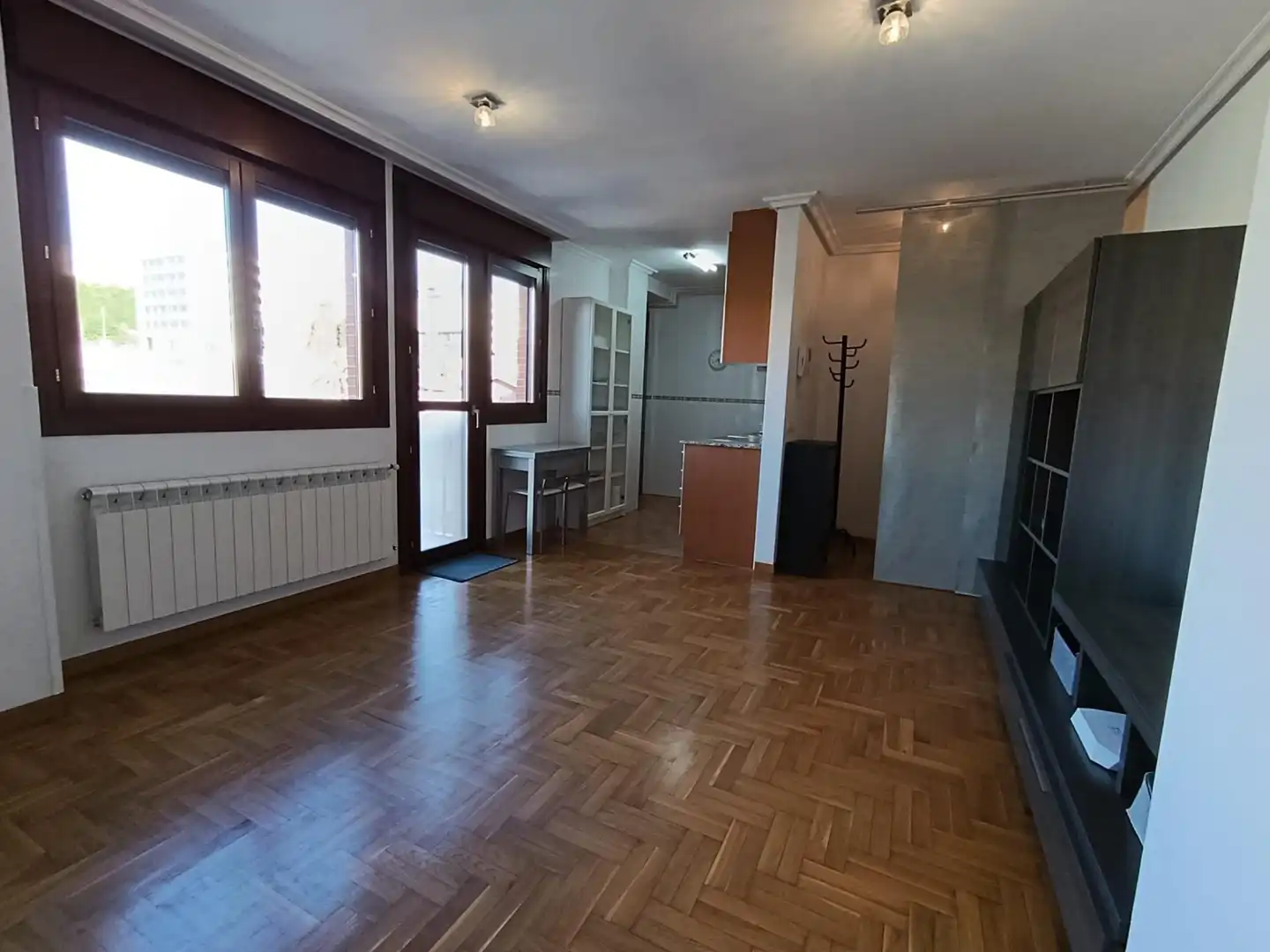 Sala d'estar de Apartament en venda en Avilés amb Calefacció, Traster i Balcó