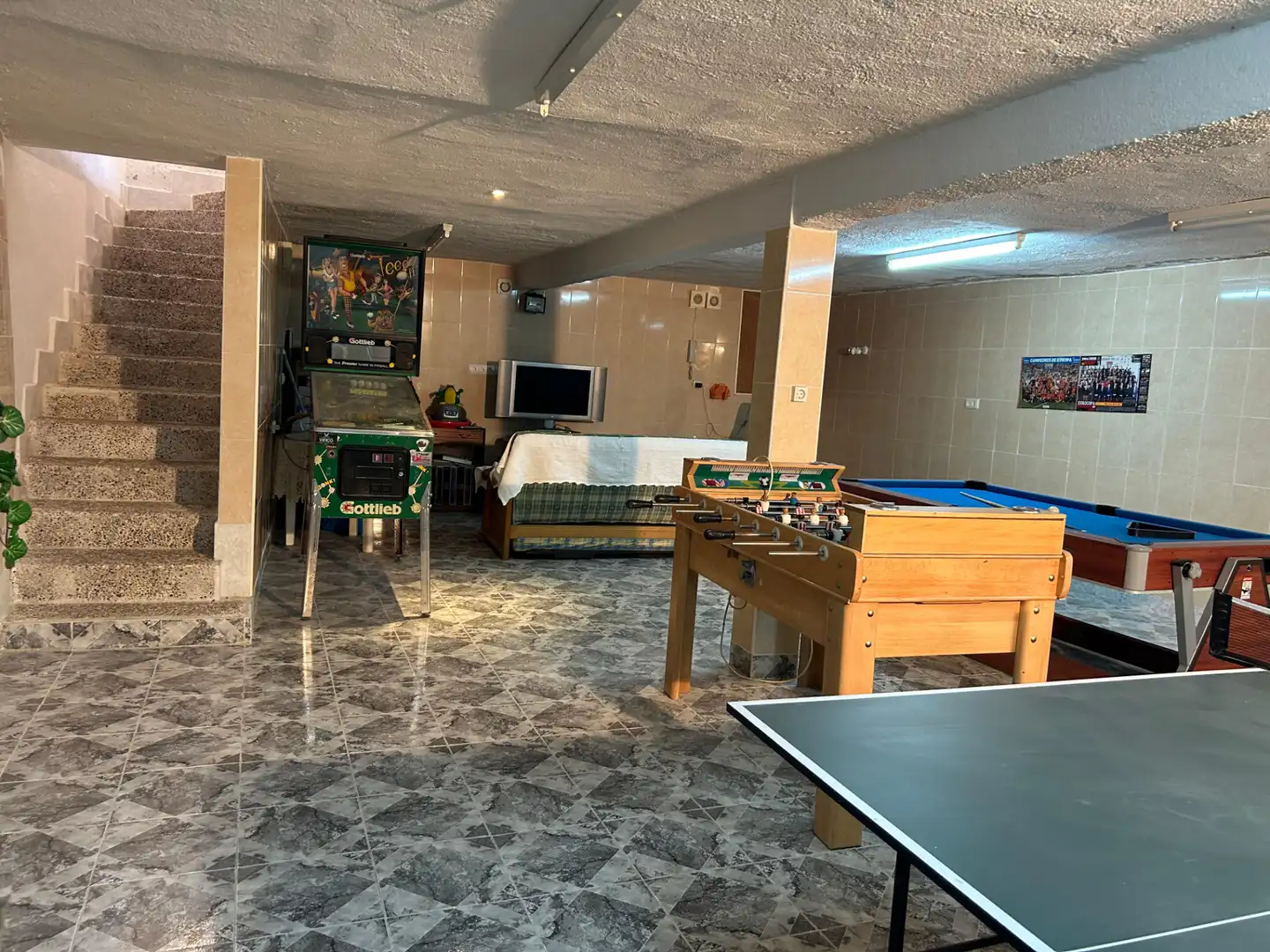 Einfamilien-Reihenhaus zum Verkauf in Santa Cruz del Retamar mit Klimaanlage, Heizung und Privatgarten