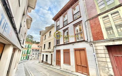 Vista exterior de Casa o xalet en venda en Cudillero amb Calefacció, Terrassa i Traster