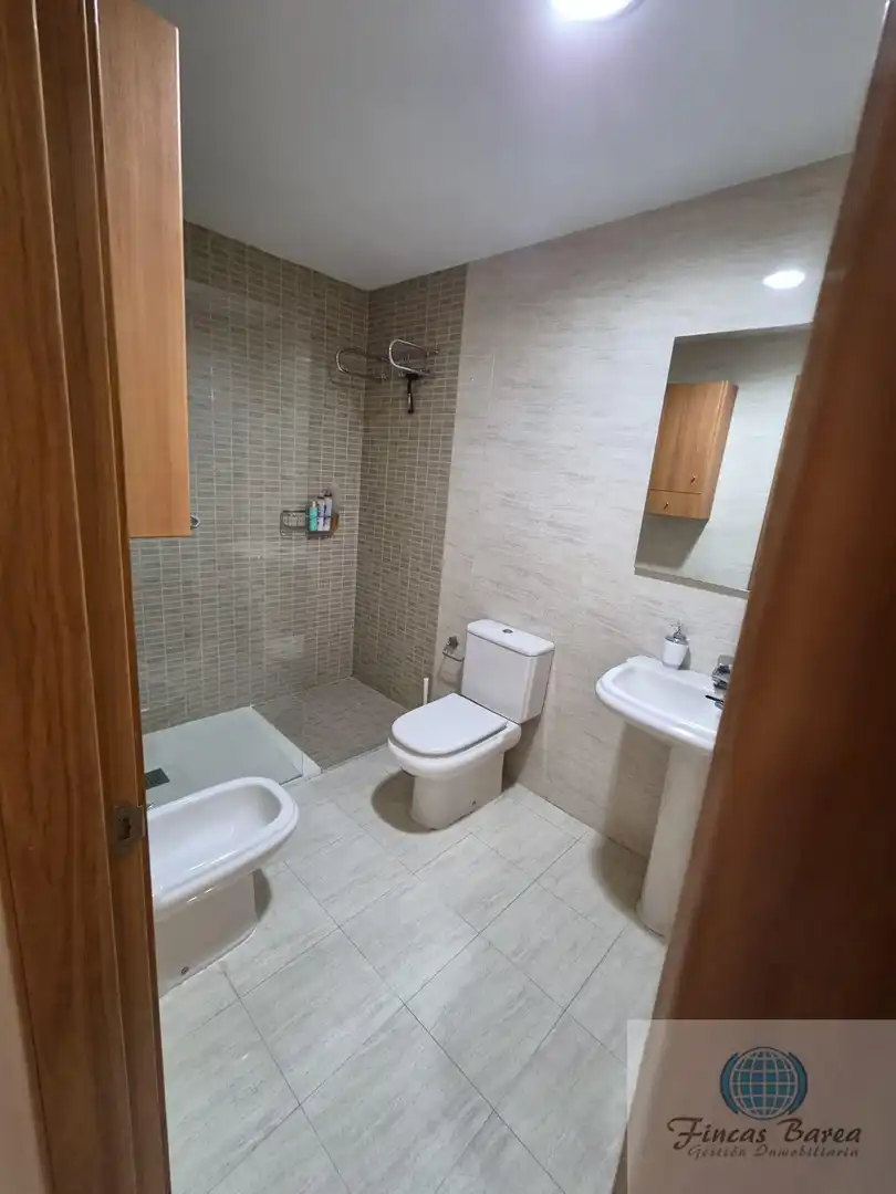 Bathroom of Flat for sale in Fuengirola  with Air Conditioner, Terrace and Community pool