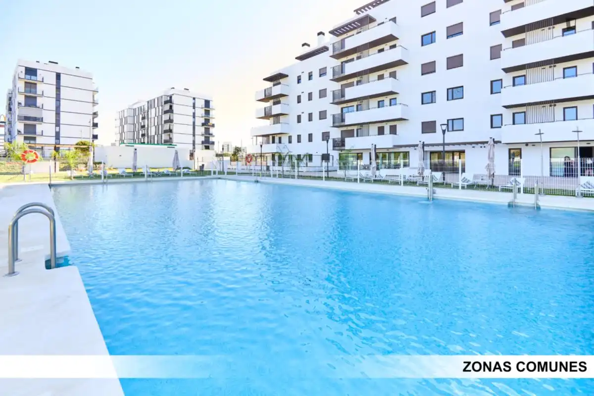Piscina de Apartament per a compartir en Dos Hermanas amb Aire condicionat, Calefacció i Moblat