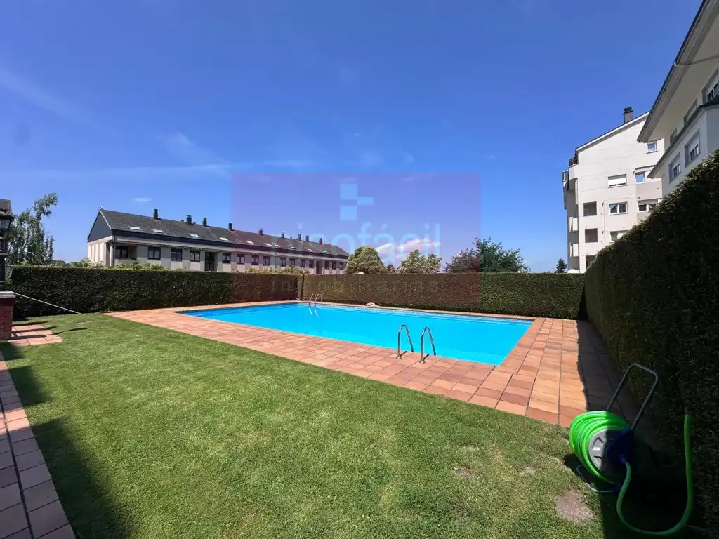Piscina de Apartamento en venta en Lugo