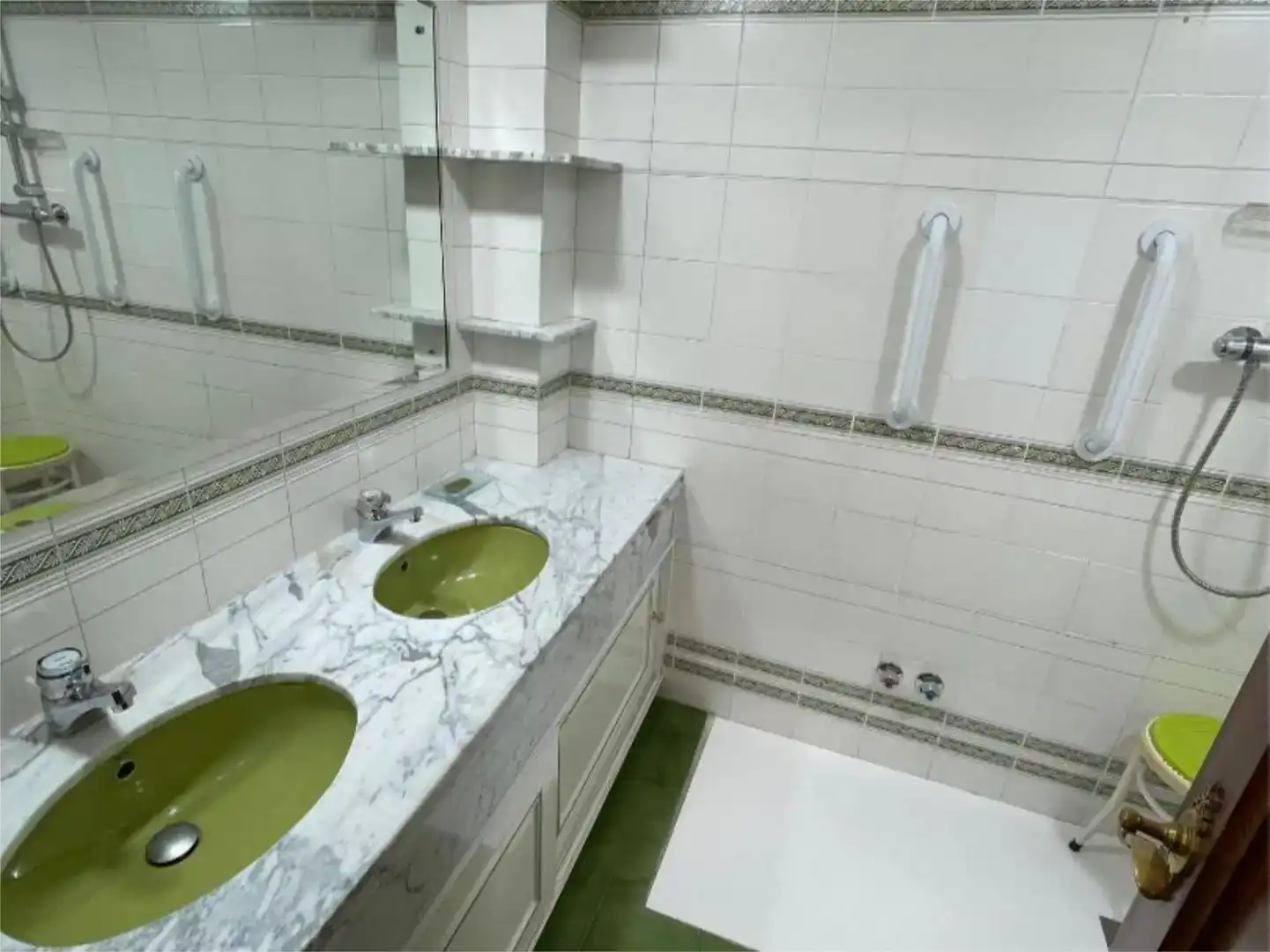 Bany de Casa o xalet de lloguer en Madrid amb Jardí privat, Parquet i Balcó