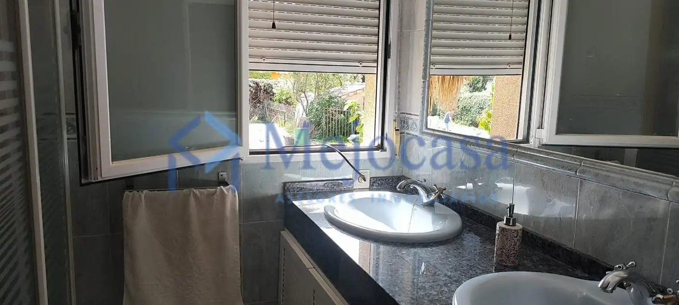 Bany de Casa o xalet en venda en Valdetorres de Jarama amb Calefacció, Jardí privat i Terrassa
