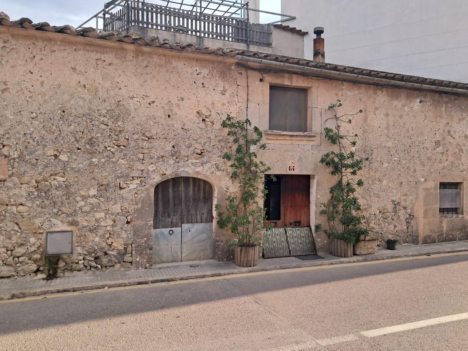 Vista exterior de Casa adosada en venta en Sant Joan con Jardín privado
