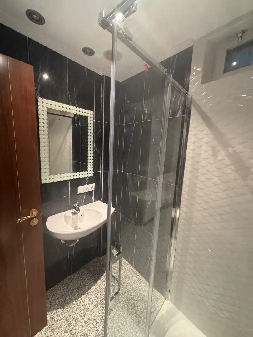 Badezimmer von Wohnungen zur Miete in Salamanca mit Klimaanlage, Heizung und Möbliert