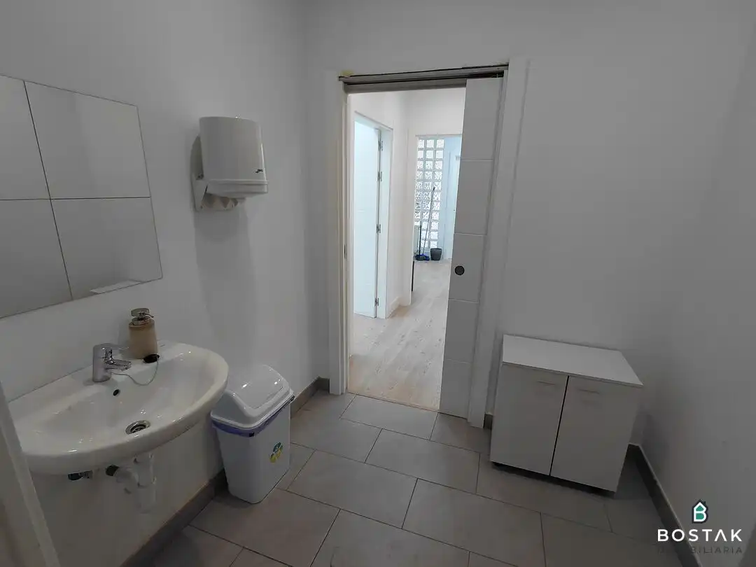 Bany de Oficina de lloguer en Bilbao  amb Calefacció