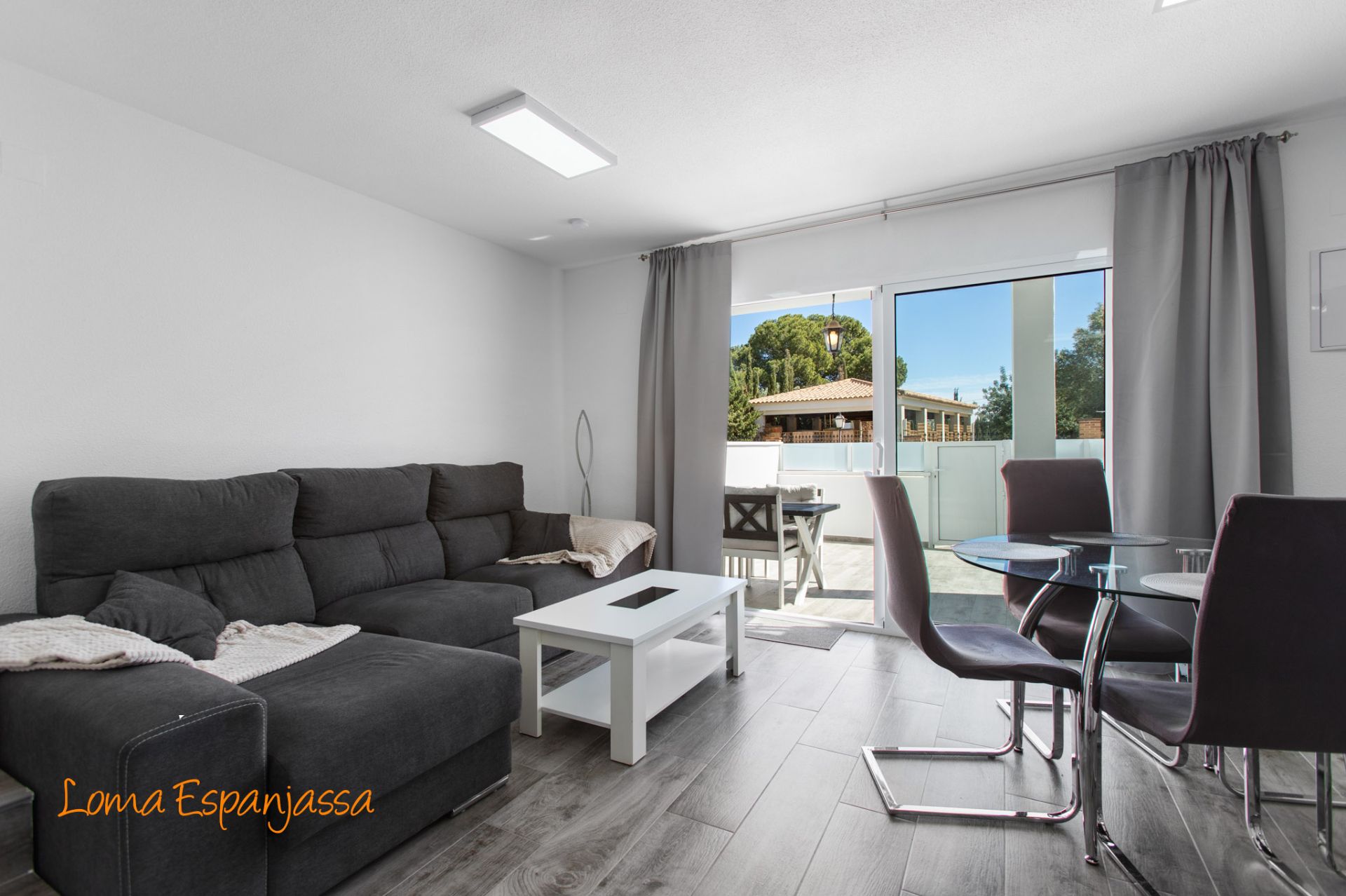 Living room of Single-family semi-detached for sale in Torrevieja  with Air Conditioner, Terrace and Furnished