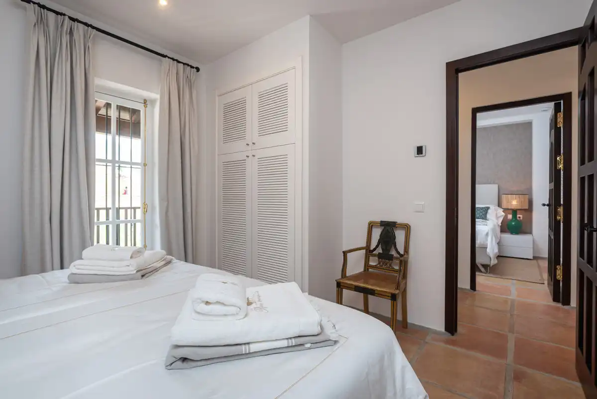 Habitación de Edificio en venta en Fuengirola con Alarma