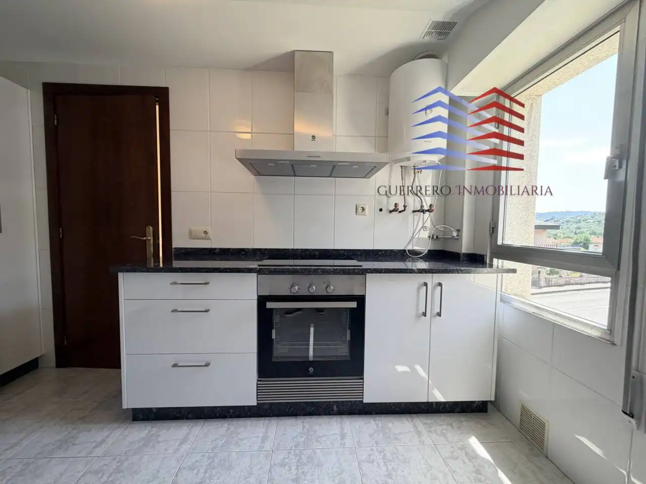 Cuina de Apartament de lloguer en Barbadás amb Calefacció, Parquet i Traster