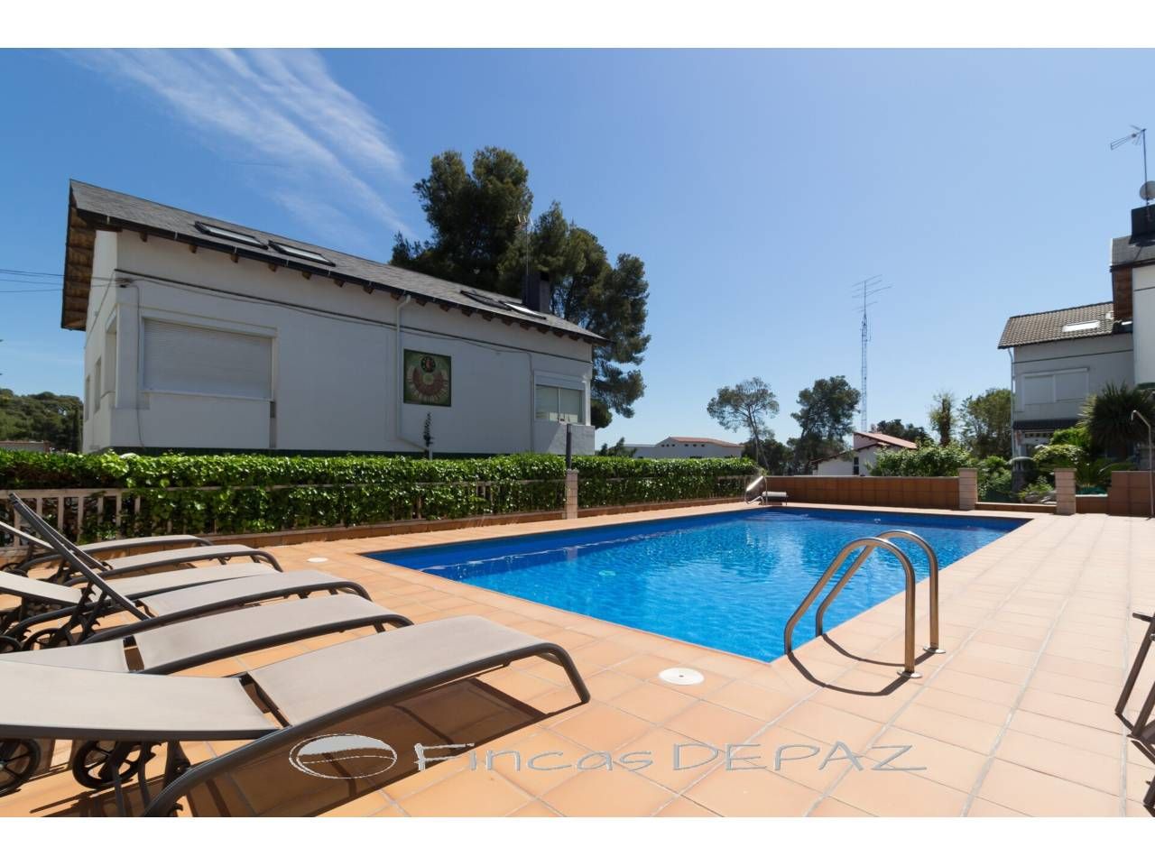 Piscina de Casa adosada en venda en Castelldefels amb Aire condicionat, Calefacció i Jardí privat