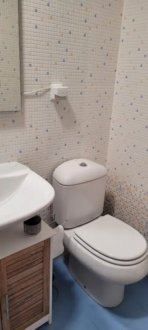 Baño de Piso de alquiler en Cuenca con Calefacción, Parquet y Amueblado