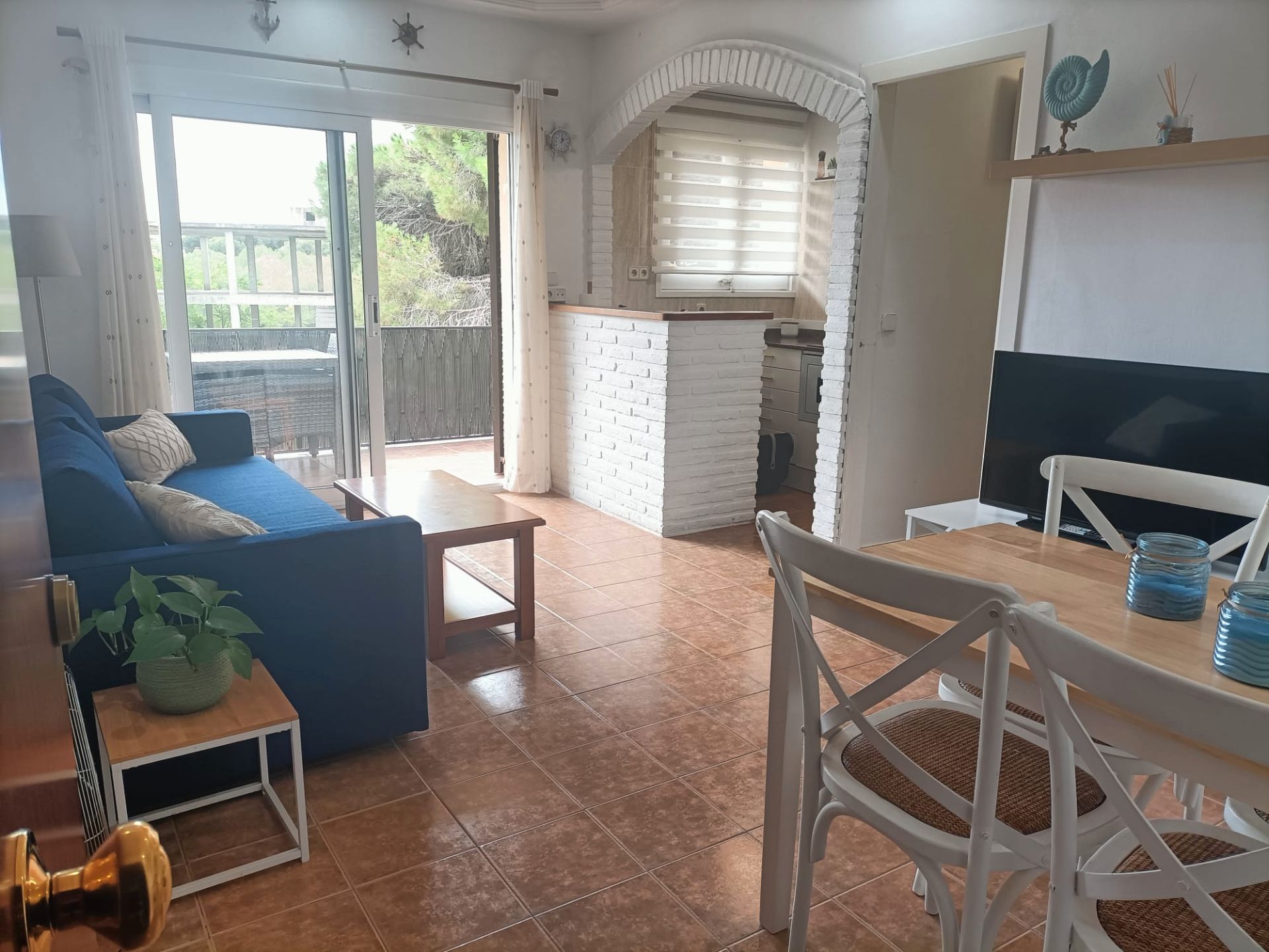 Sala de estar de Apartamento en venta en Calonge i Sant Antoni con Calefacción, Amueblado y Horno