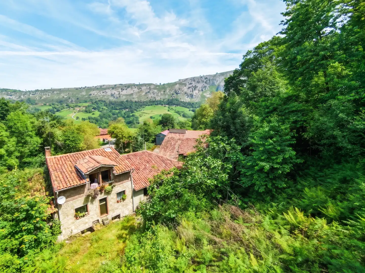 Vista exterior de Casa o xalet en venda en Llanes amb Calefacció