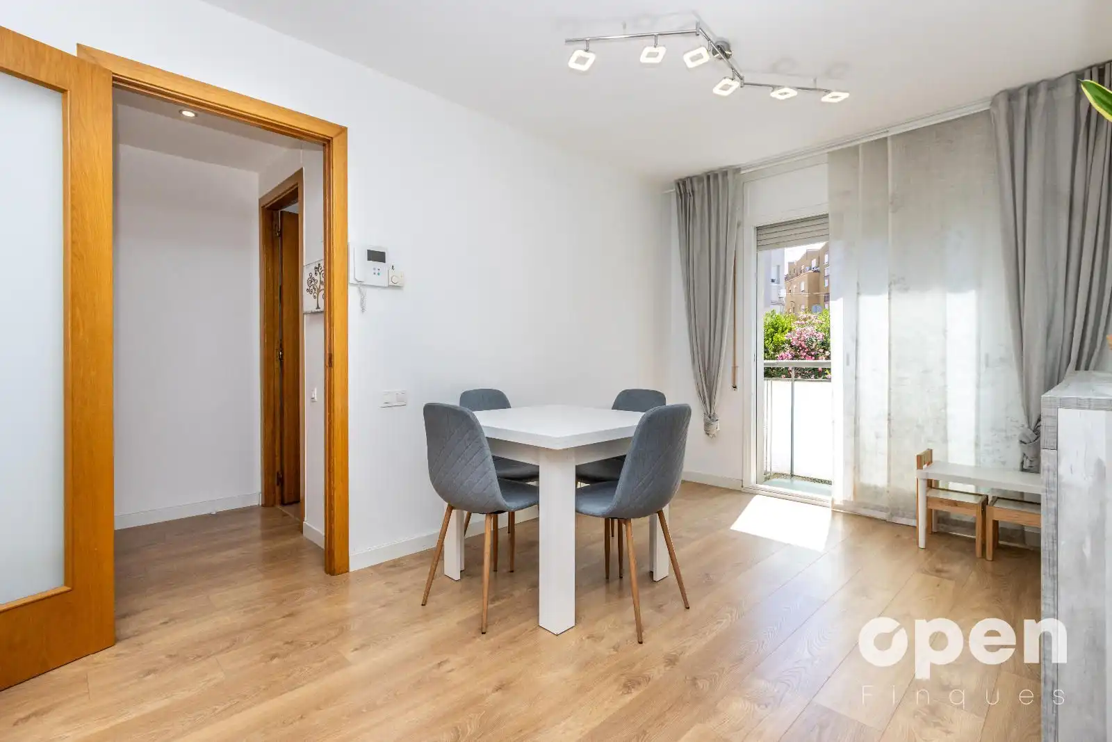 Dining room of Flat for sale in Terrassa  with Air Conditioner, Heating and Parquet flooring