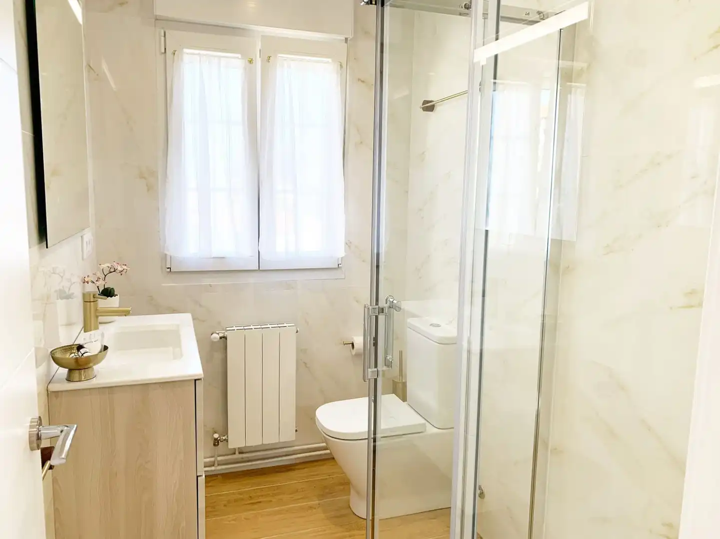 Baño de Piso de alquiler en Comillas (Cantabria) con Calefacción, Terraza y Amueblado
