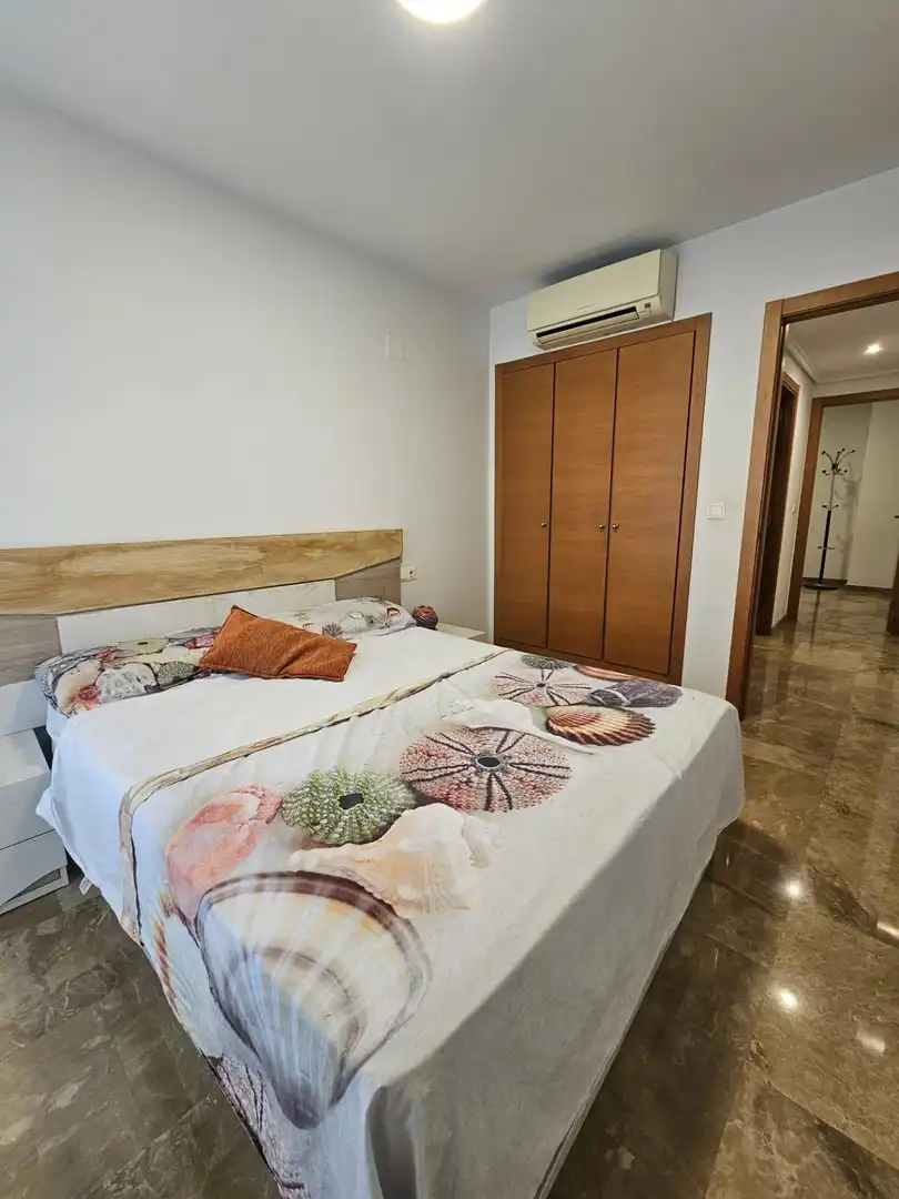 Dormitori de Pis en venda en Valencia amb Jardí privat, Parquet i Moblat
