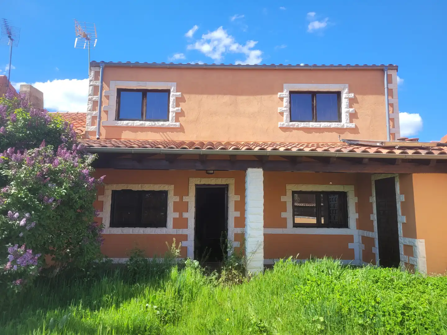 Vista exterior de Finca rústica en venda en Garray amb Calefacció, Jardí privat i Parquet