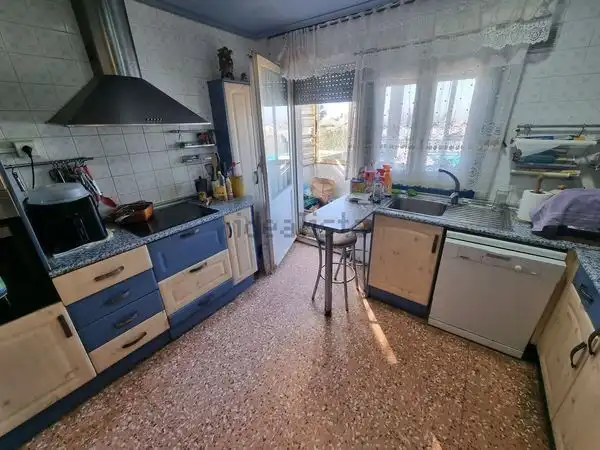 Cuina de Casa o xalet en venda en Zaragoza amb Aire condicionat, Calefacció i Jardí privat