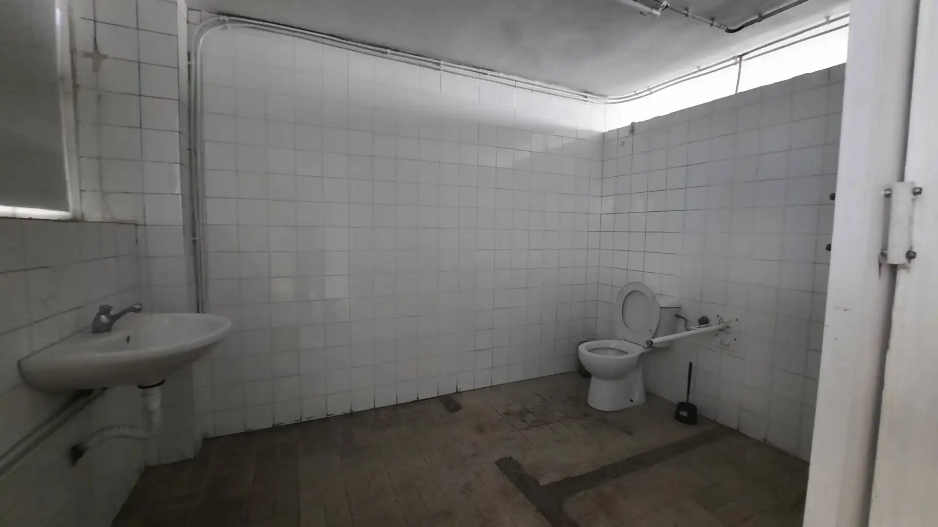 Badezimmer von Fabrikhallen zur Miete in Almazora / Almassora