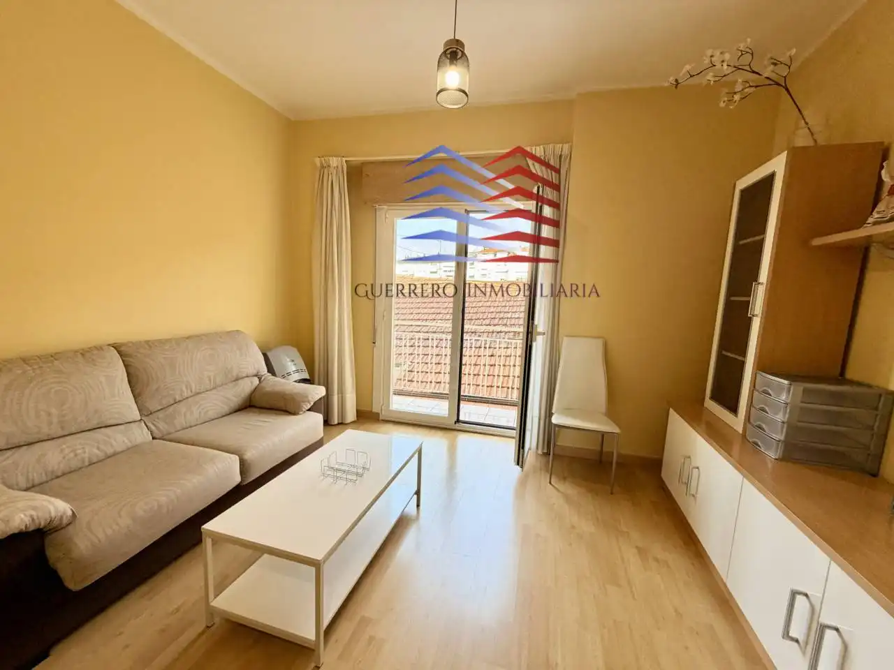 Wohnzimmer von Wohnungen zur Miete in Ourense Capital  mit Heizung, Parkett und Möbliert