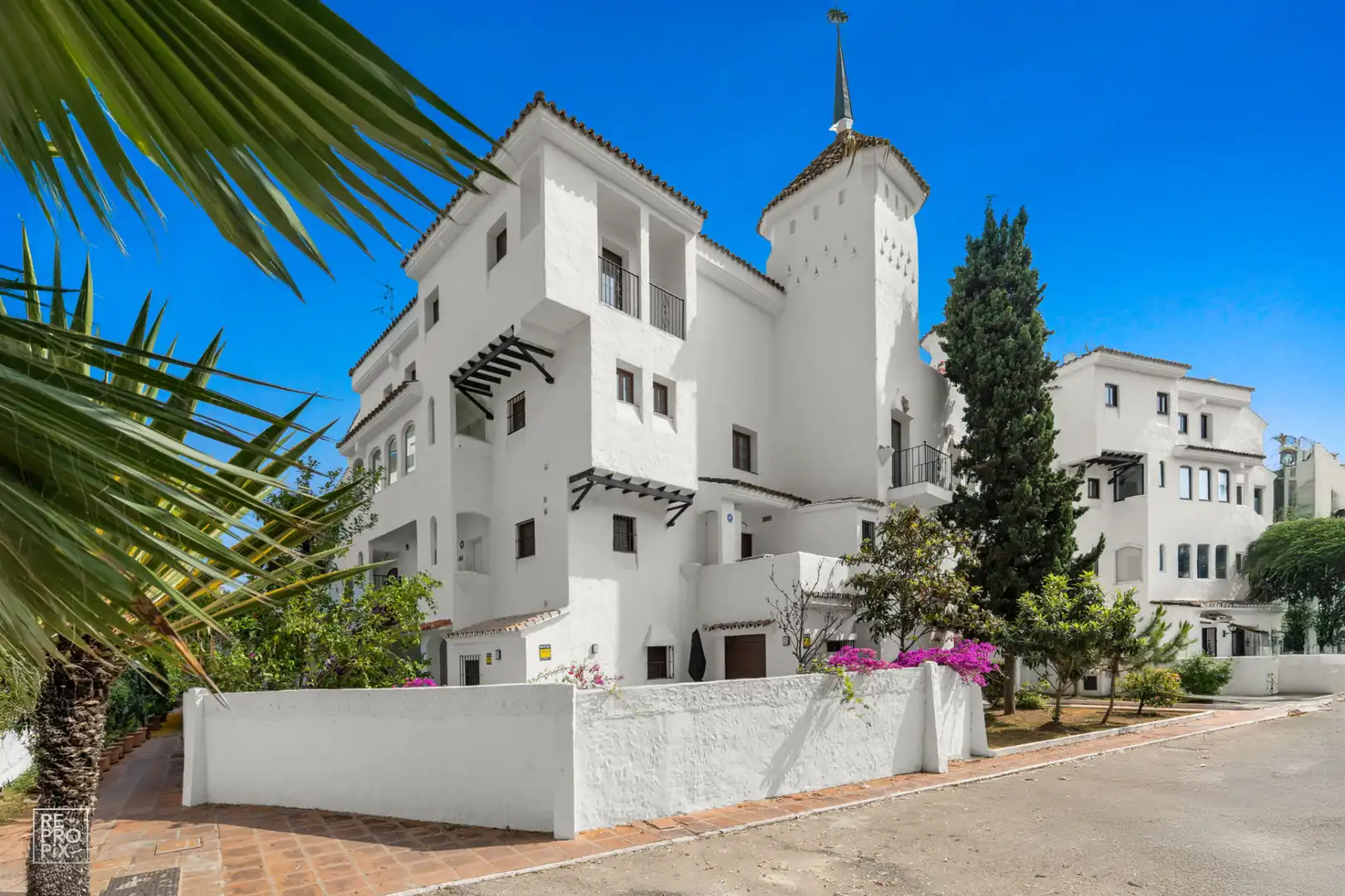 Vista exterior de Àtic en venda en Nueva Andalucía