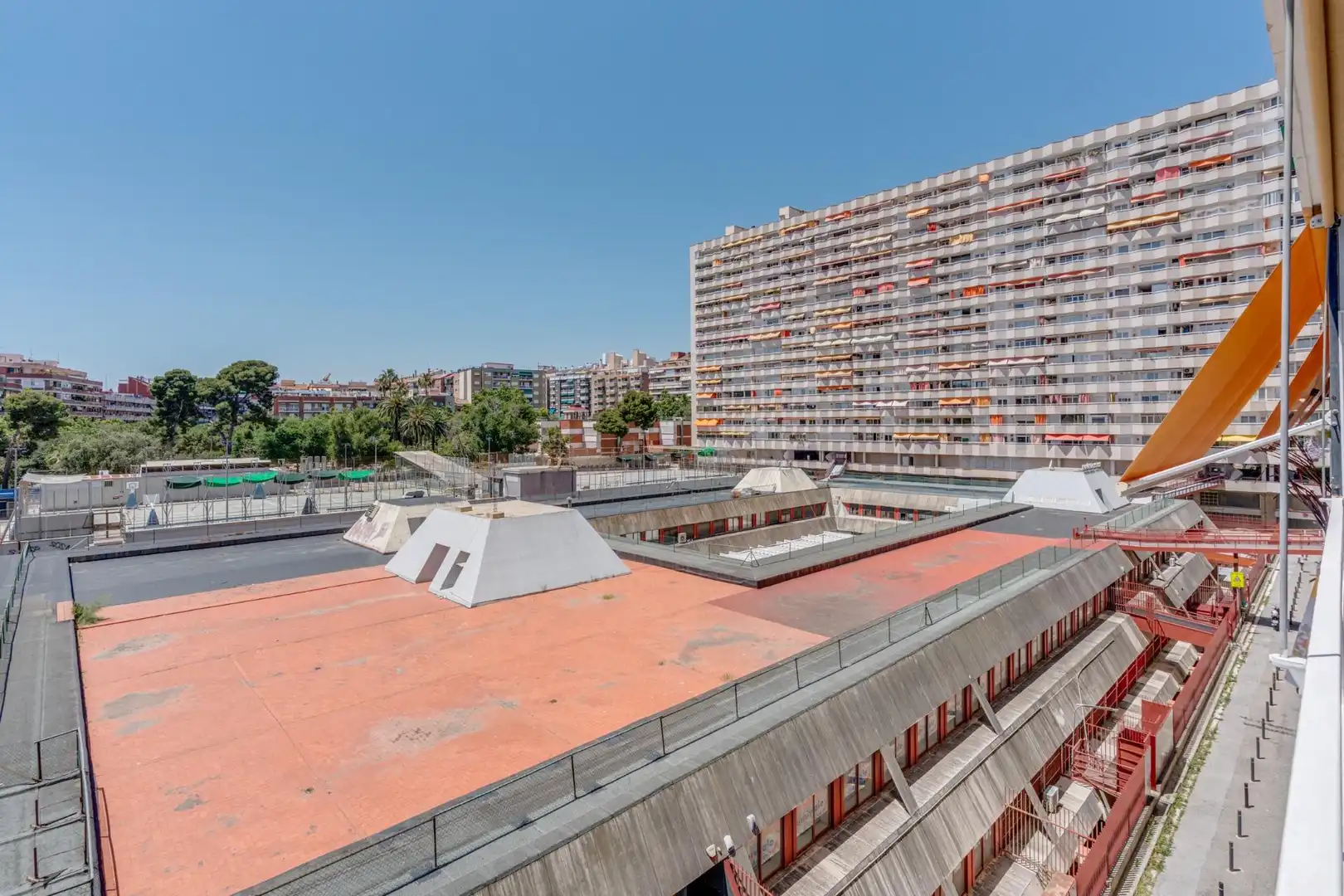 Vista exterior de Piso en venta en Barcelona con Aire acondicionado y Balcón