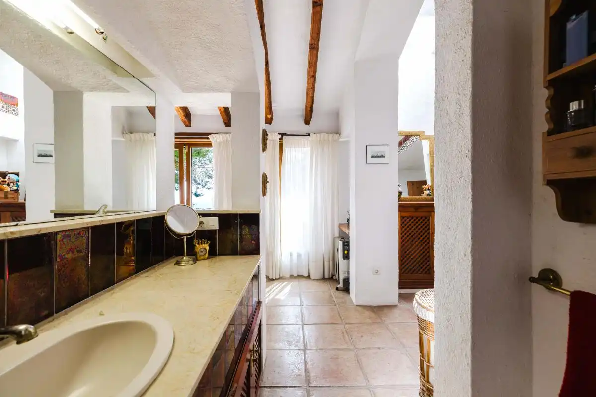 Bany de Casa o xalet en venda en Estepona amb Aire condicionat, Calefacció i Jardí privat