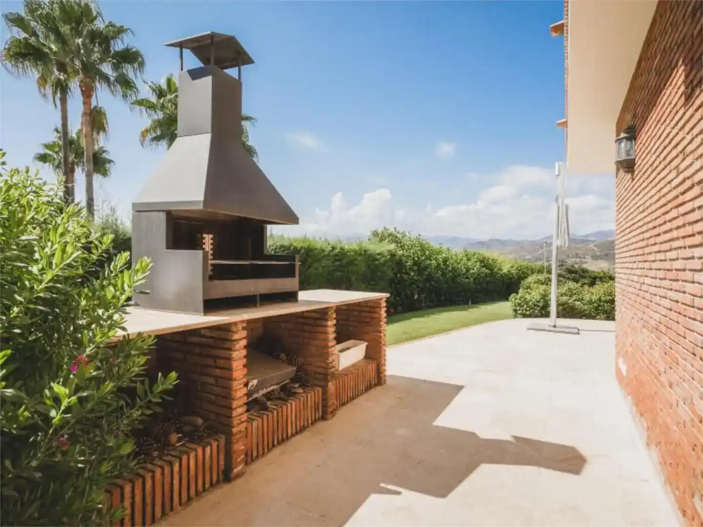 Terrassa de Casa o xalet en venda en Marbella amb Aire condicionat, Piscina i Balcó