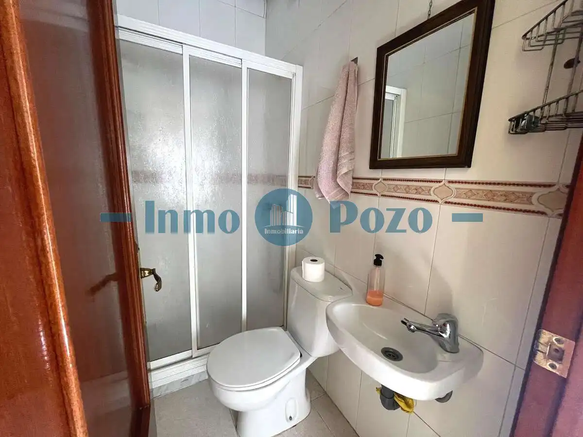 Badezimmer von Maisonette zum Verkauf in Almendralejo mit Abstellraum und Möbliert