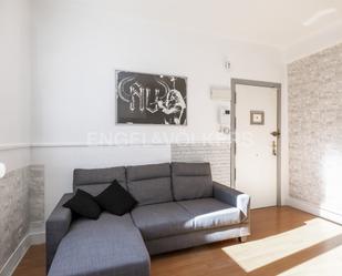 Sala d'estar de Apartament en venda en  Madrid Capital