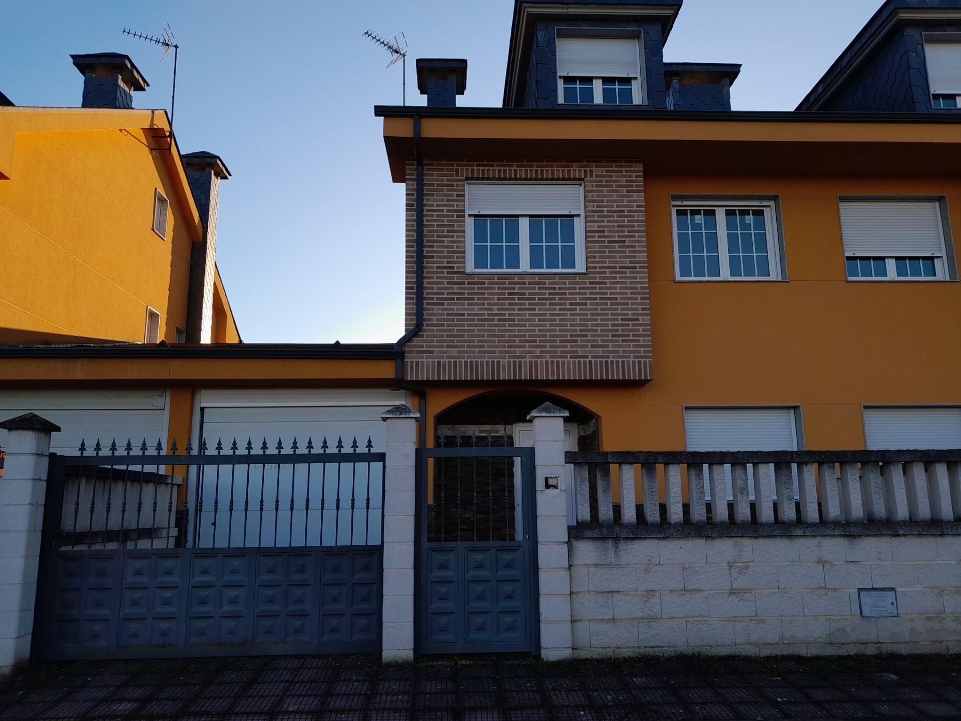 Exterior view of Single-family semi-detached for sale in Carracedelo