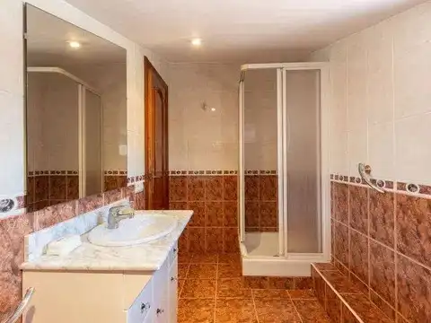 Casa aparellada amb terrassa en venda a Carrer Puigmal, imagen 46