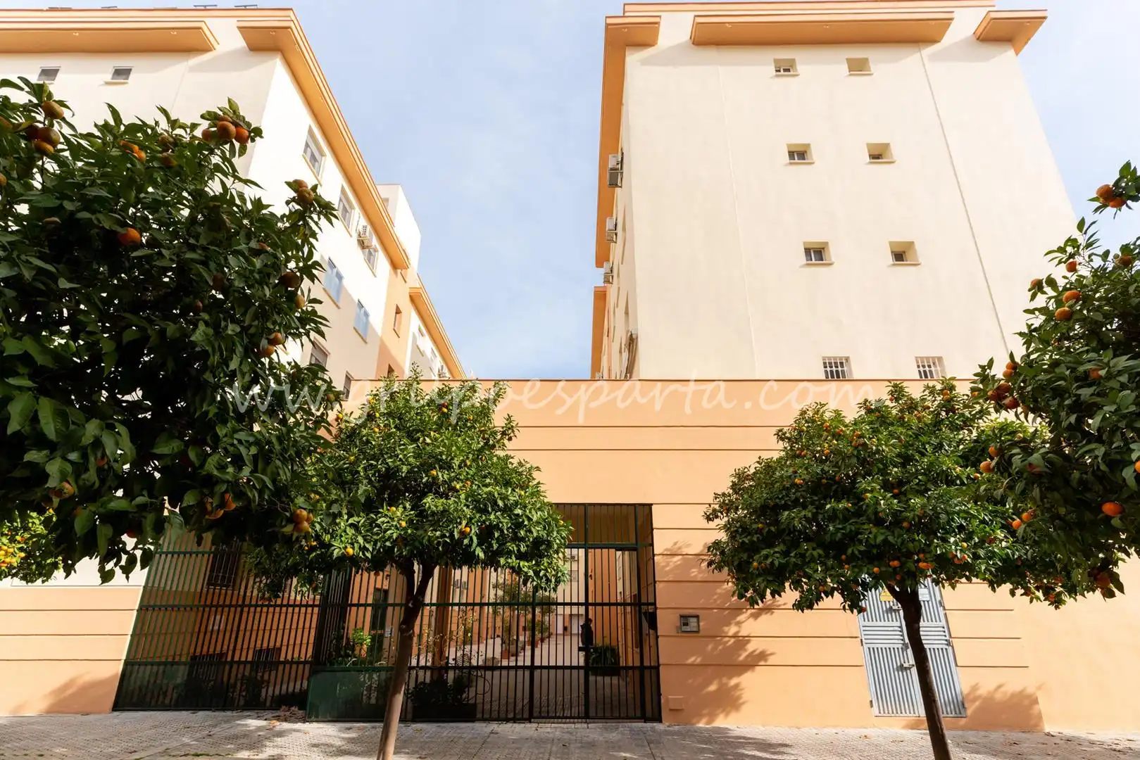 Exterior view of Flat for sale in Sevilla  with Air Conditioner and Balcony