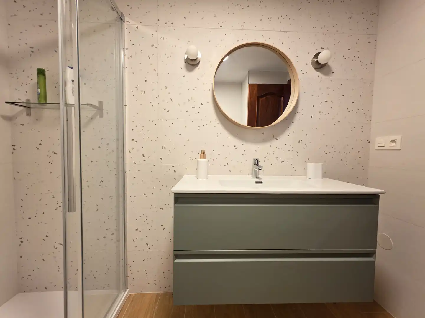 Bathroom of Flat for rent in Siero  with Heating, Parquet flooring and Terrace