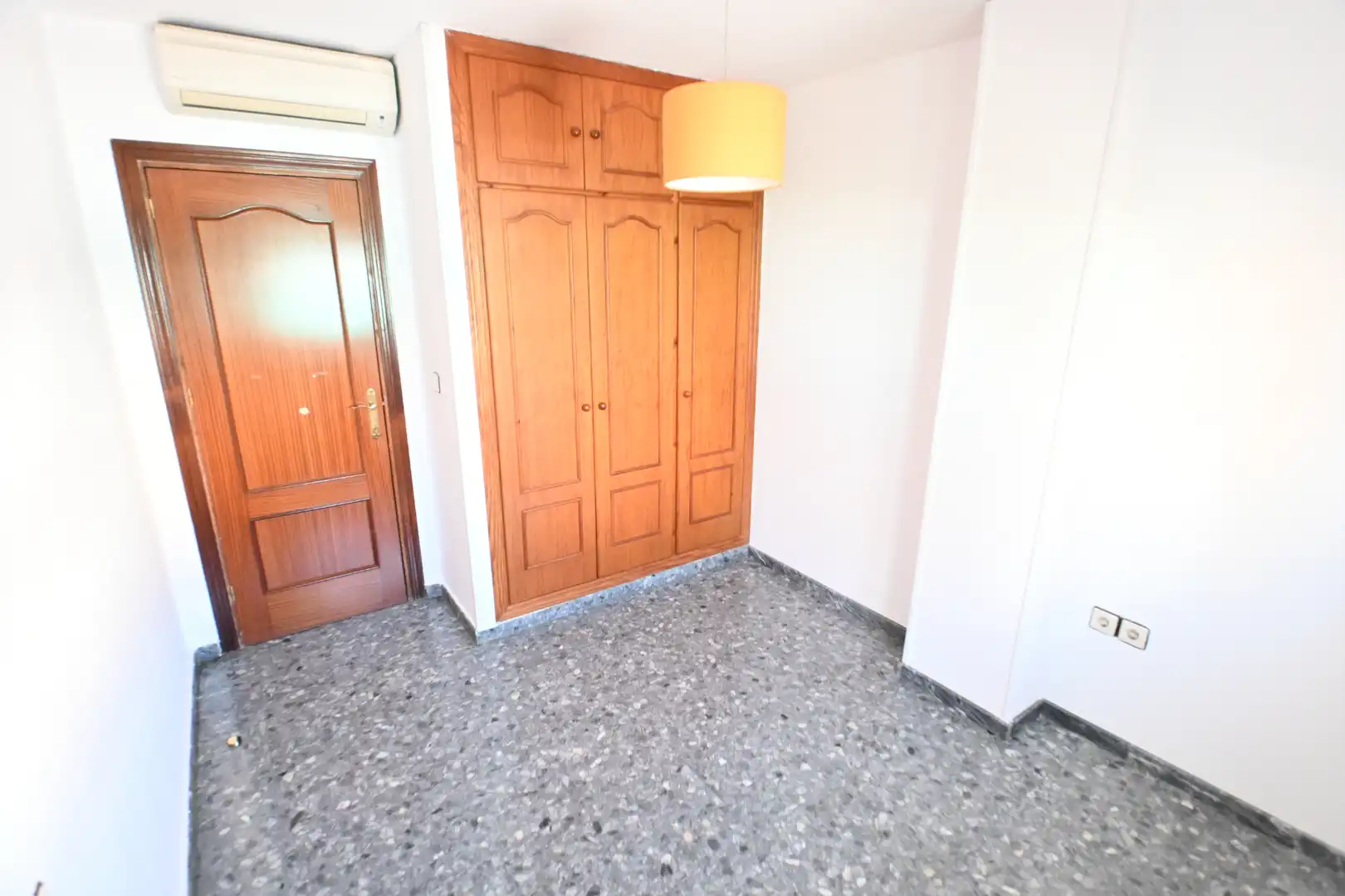 Habitación de Casa adosada en venta en Churriana de la Vega con Aire acondicionado, Terraza y Trastero