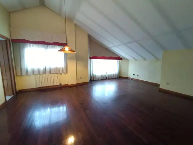 Sala de estar de Casa o chalet en venta en Vigo  con Calefacción, Jardín privado y Parquet