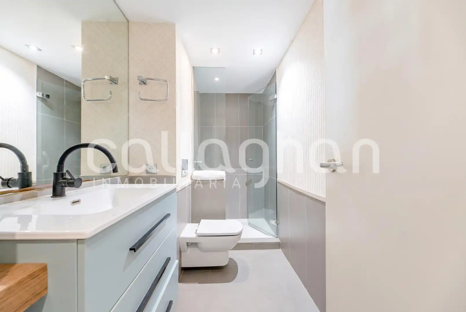 Baño de Piso en venta en Valencia con Aire acondicionado, Calefacción y Balcón