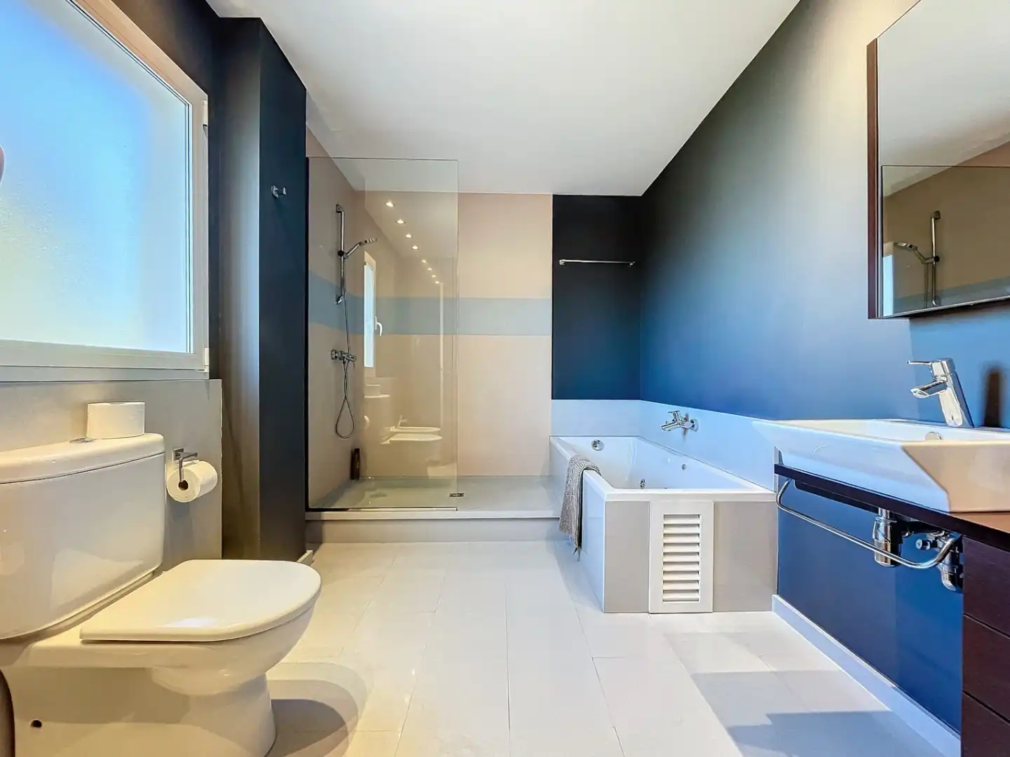 Bathroom of Houses for sale in L'Alfàs del Pi  with Air Conditioner, Heating and Private garden