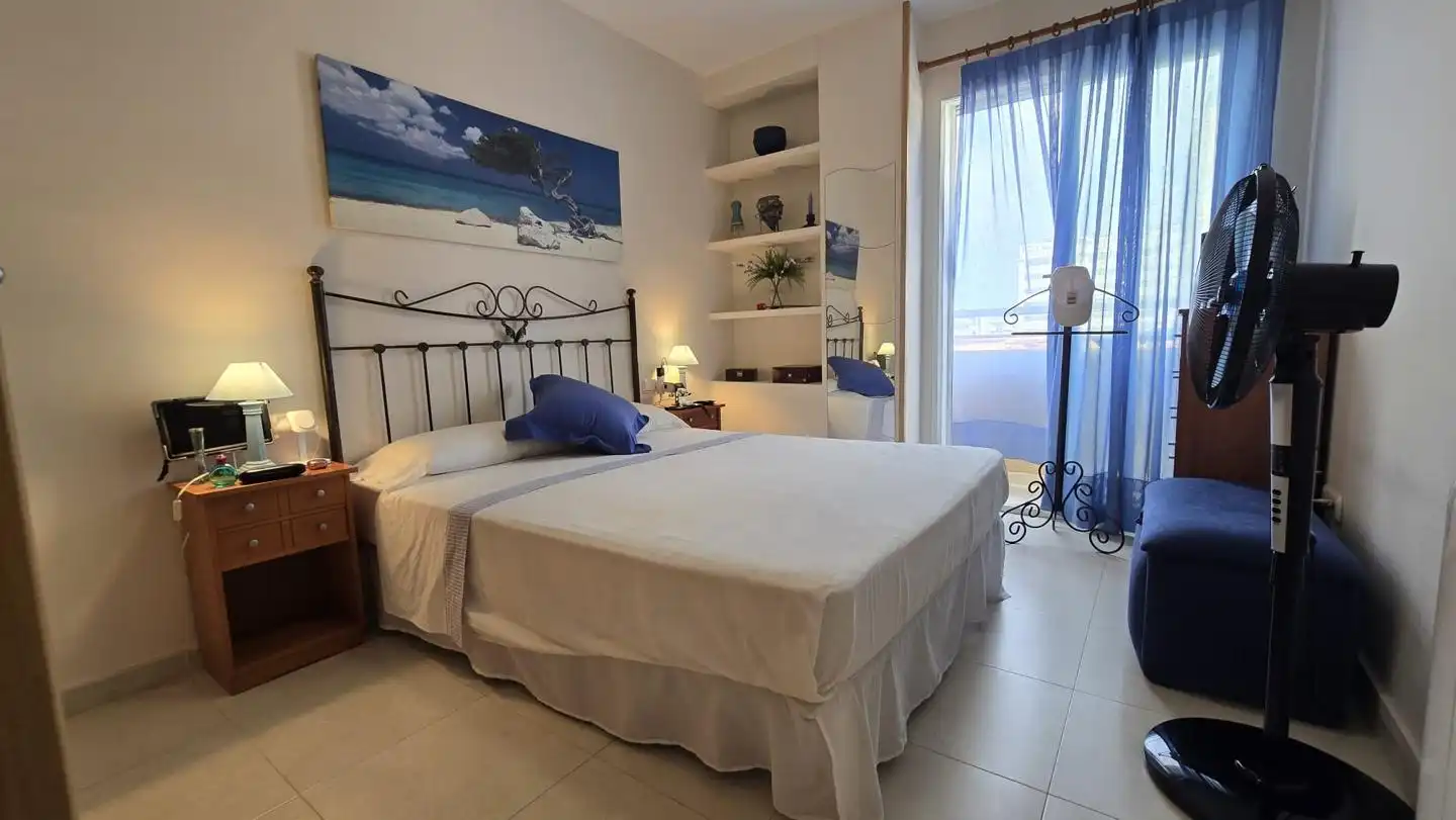 Habitación de Apartamento de alquiler en Gandia con Terraza, Amueblado y Piscina comunitaria