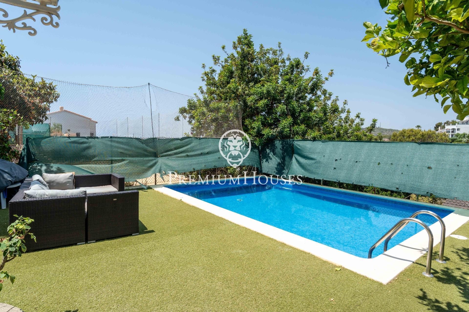 Swimming pool of House or chalet for sale in Sitges  with Air Conditioner, Heating and Private garden