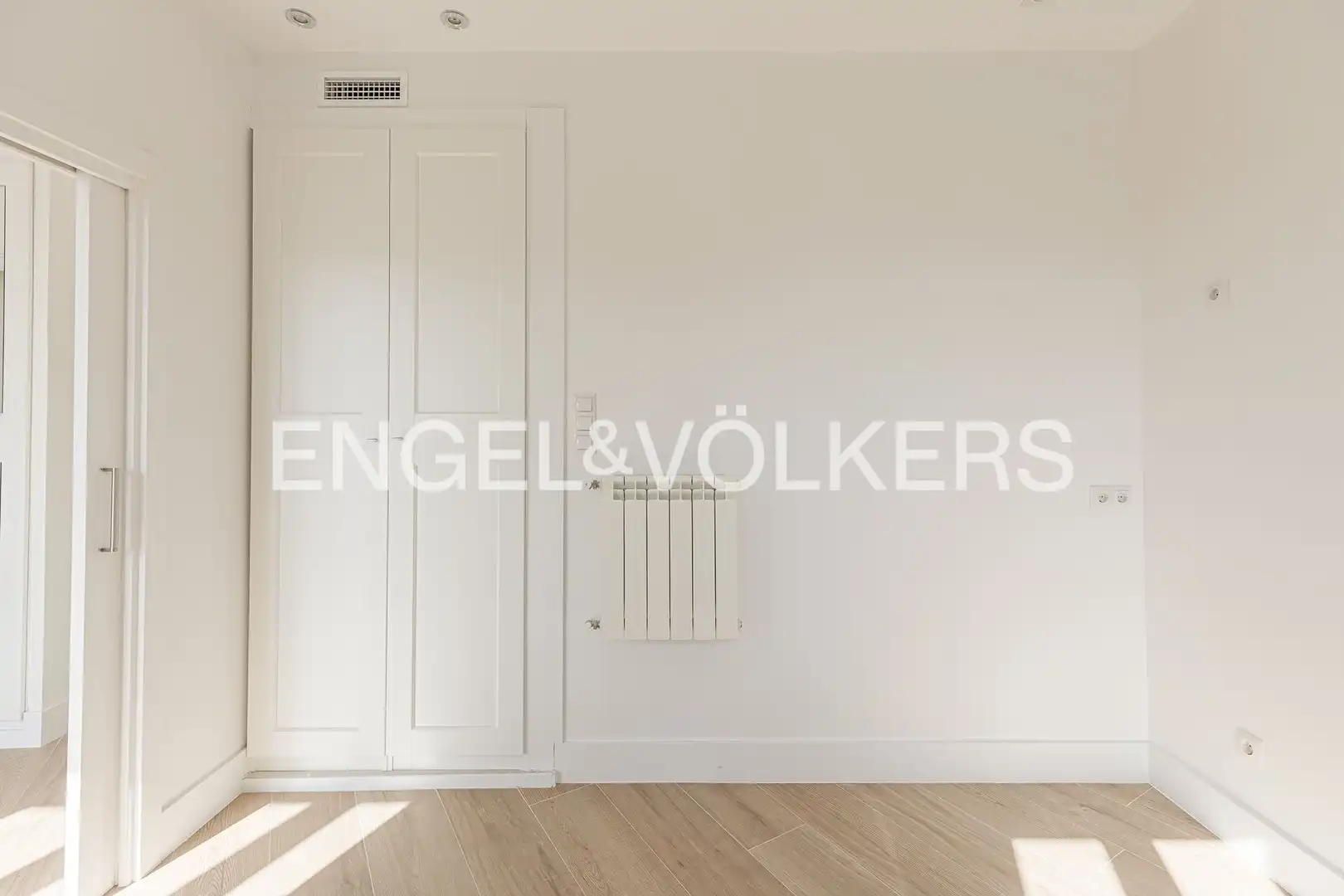 Bedroom of Flat for rent in Madrid  with Air Conditioner and Heating