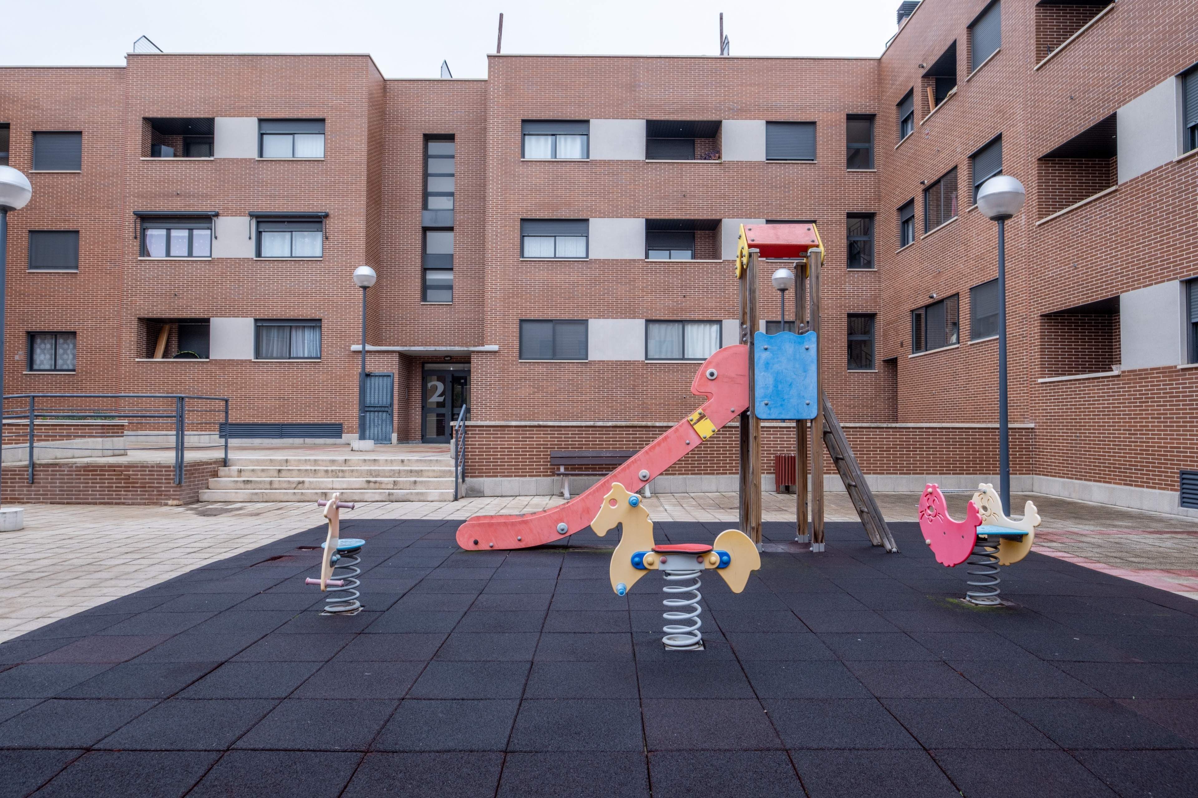 Vista exterior de Pis en venda en Cadrete amb Jardí privat, Terrassa i Traster