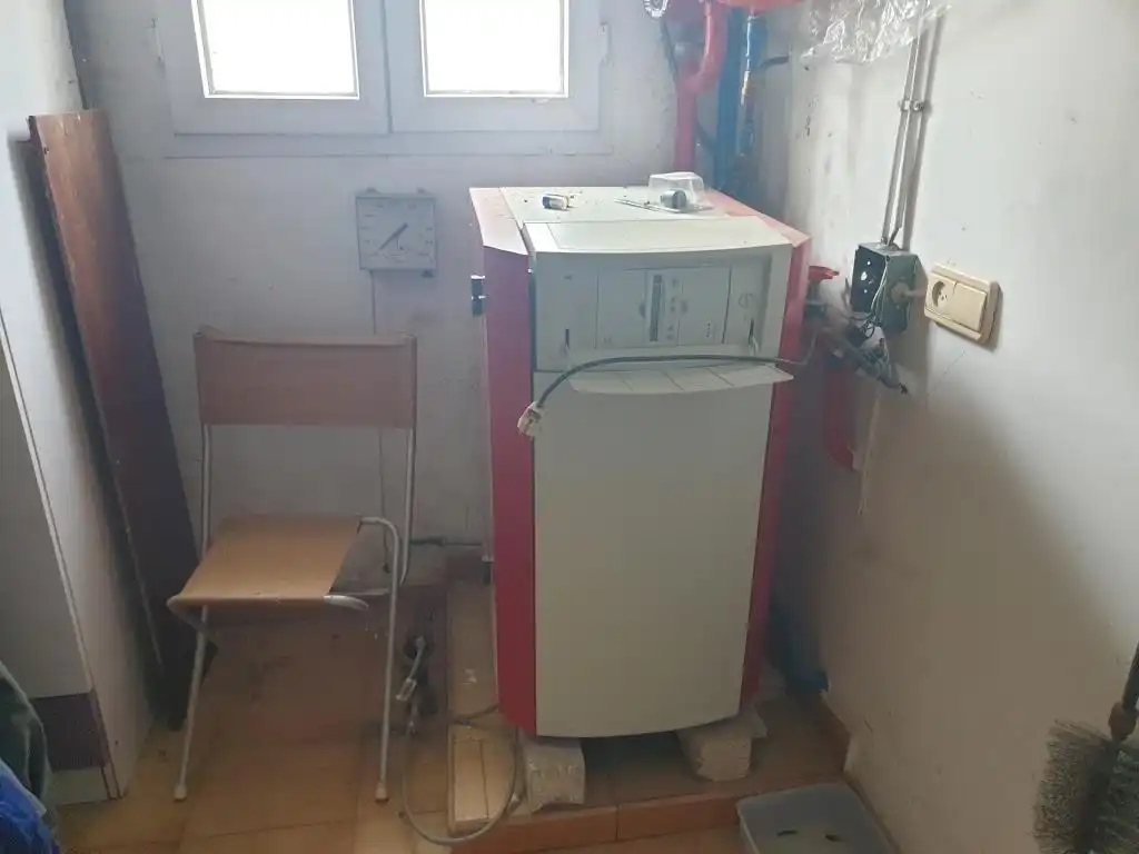 Cuina de Casa o xalet en venda en Parada de Sil amb Calefacció, Parquet i Terrassa