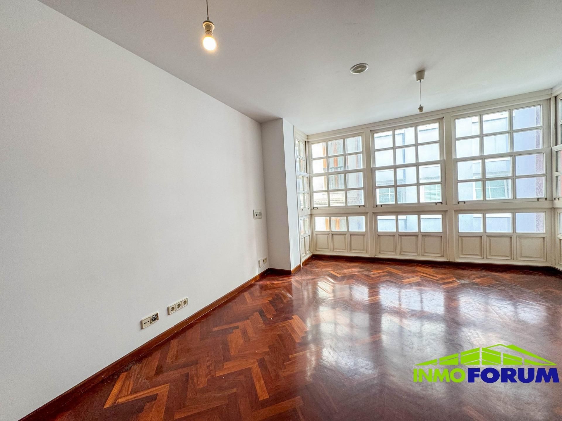 Pis en venda en A Coruña Capital  amb Calefacció i Parquet