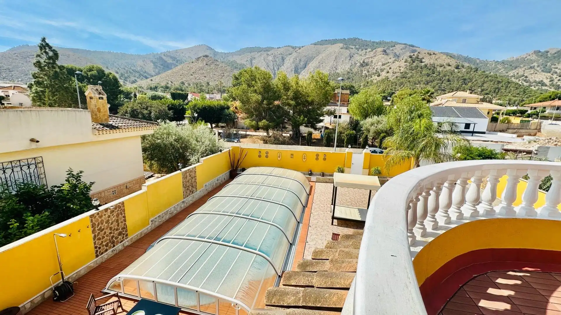 Vista exterior de Casa o xalet en venda en Orihuela amb Calefacció, Jardí privat i Terrassa