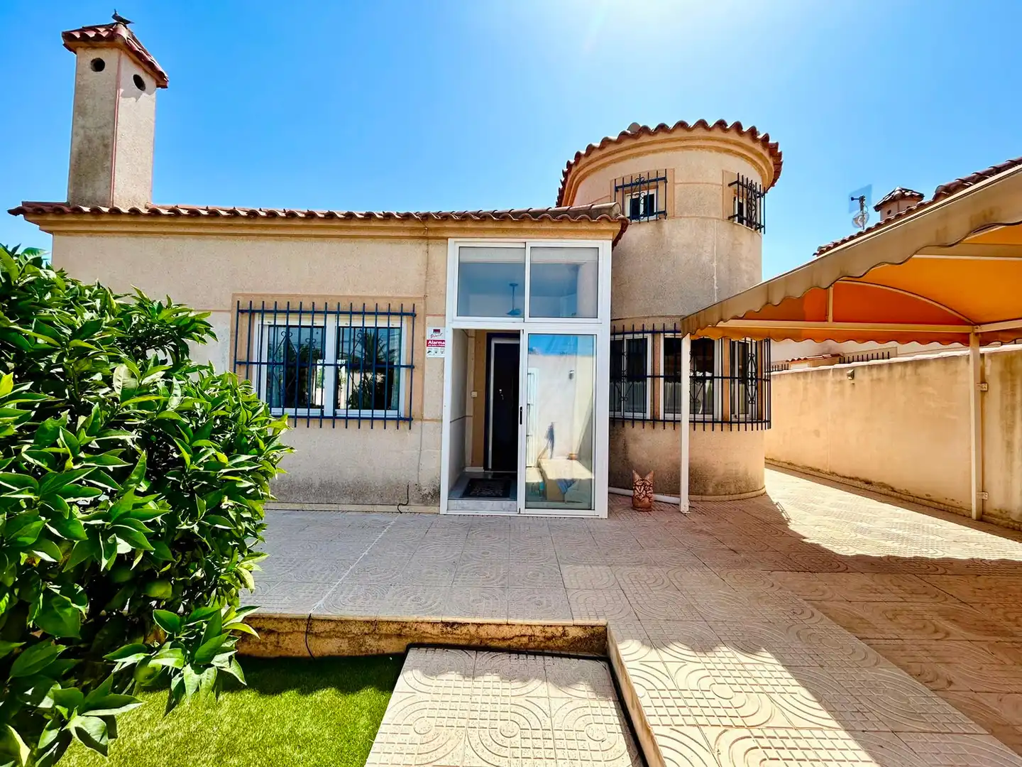 Vista exterior de Casa o xalet en venda en Torrevieja