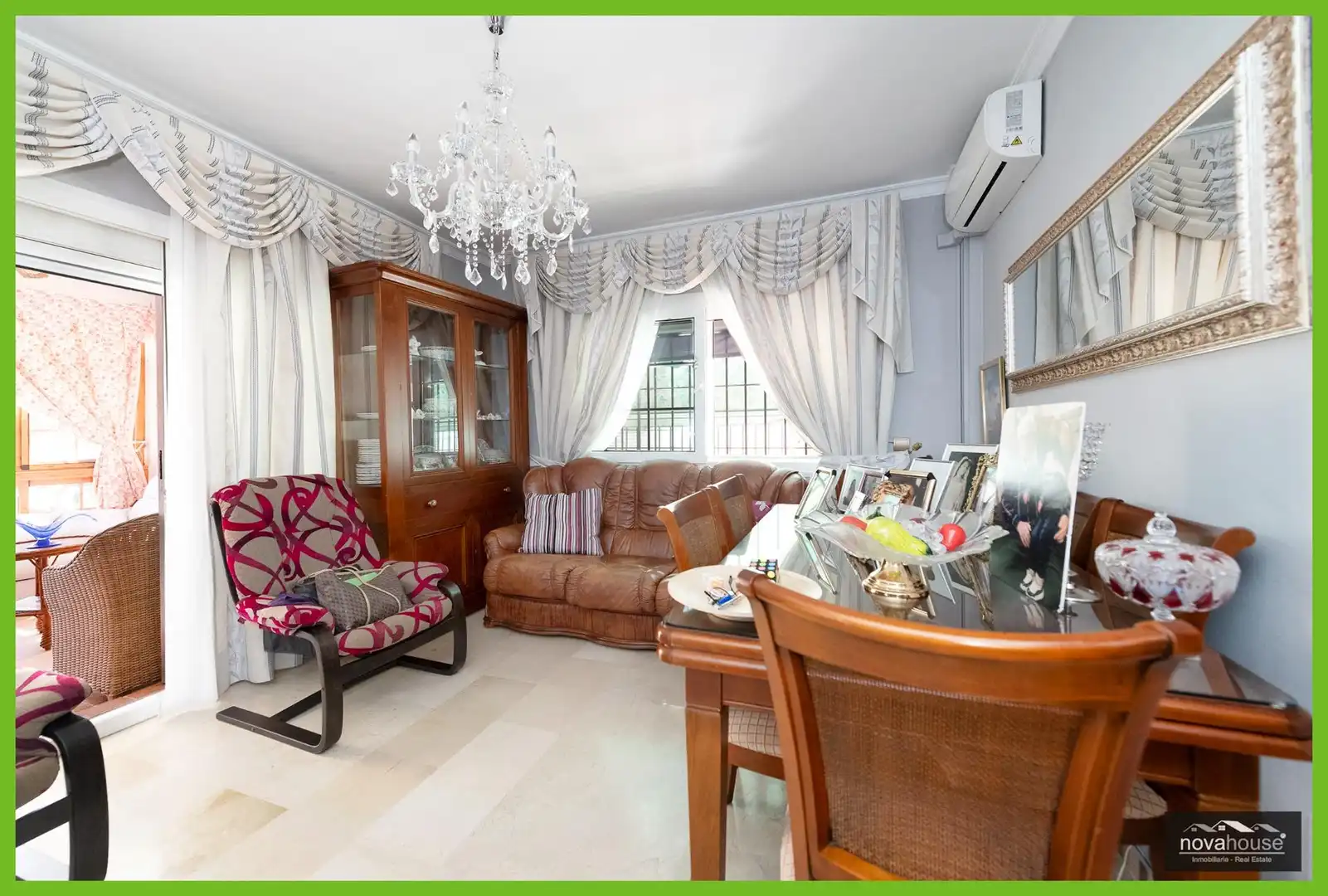 Sala de estar de Casa o chalet en venta en Torremolinos con Aire acondicionado, Jardín privado y Trastero