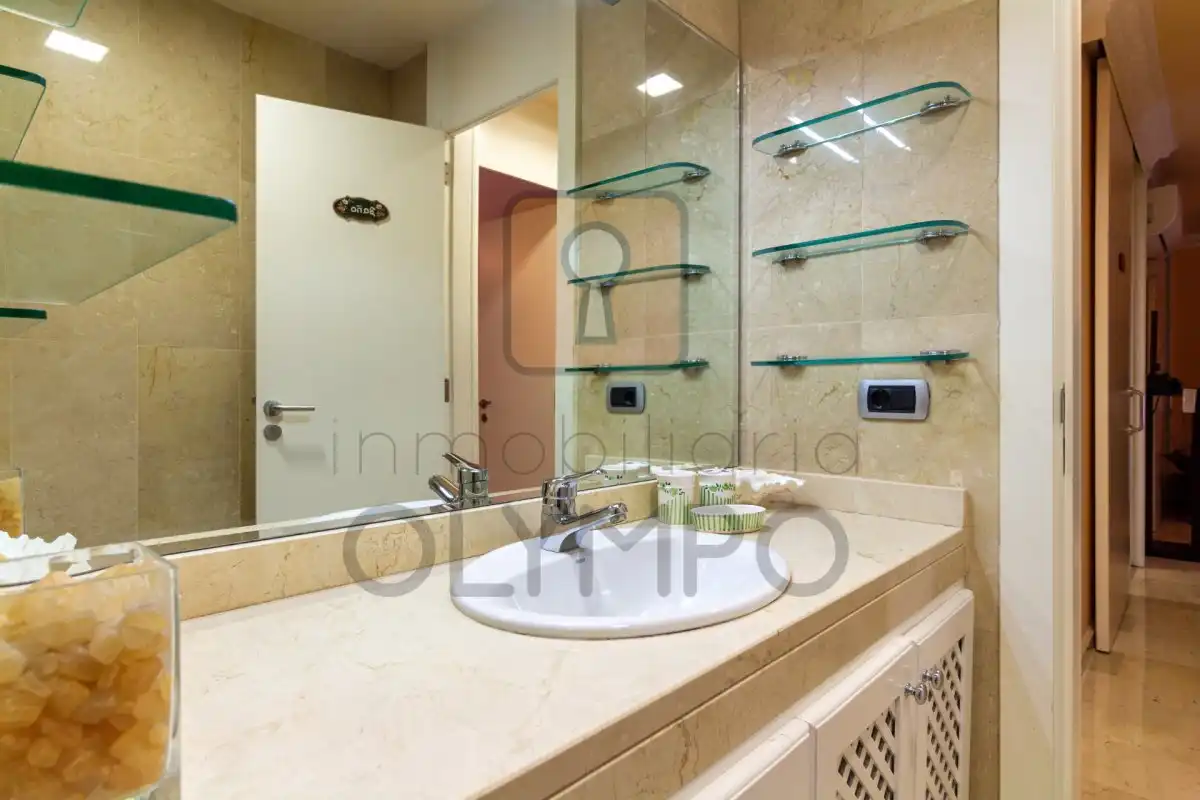 Badezimmer von Dachboden zur Miete in Santa Cruz de Tenerife mit Klimaanlage, Terrasse und Abstellraum