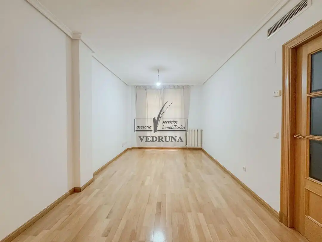 Bedroom of Flat for rent in  Zaragoza Capital  with Heating, Terrace and Storage room